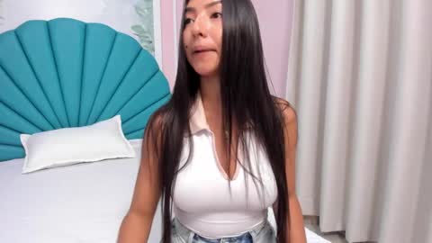 Snapshot of daphne_fox_ chatting on 03-01-25, 02:15 Daphne  online show from 03-01-25, 02:15