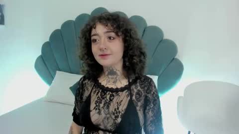 Snapshot of daphneblunt chatting on 11-06-25, 01:45 DaphneBlunt online show from 11-06-25, 01:45
