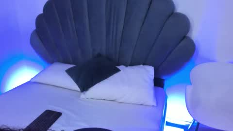 Snapshot of daphneblunt chatting on 11-25-25, 01:55 DaphneBlunt online show from 11-25-25, 01:55