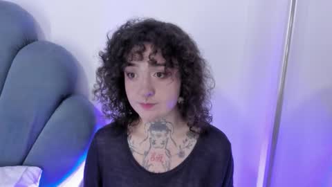 Snapshot of daphneblunt chatting on 11-27-25, 07:38 DaphneBlunt online show from 11-27-25, 07:38