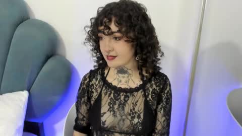 Snapshot of daphneblunt chatting on 12-16-25, 08:47 DaphneBlunt online show from 12-16-25, 08:47