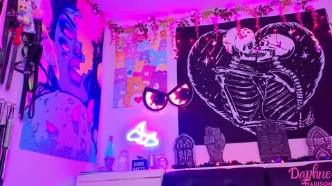 Snapshot of daphnemadison chatting on 10-29-25, 09:05 Daphne Madison online show from 10-29-25, 09:05