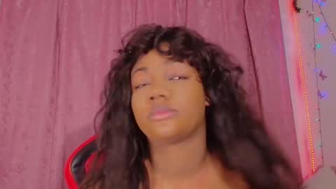 Snapshot of daphnewalker__ chatting on 12-17-25, 10:54 Daphne online show from 12-17-25, 10:54