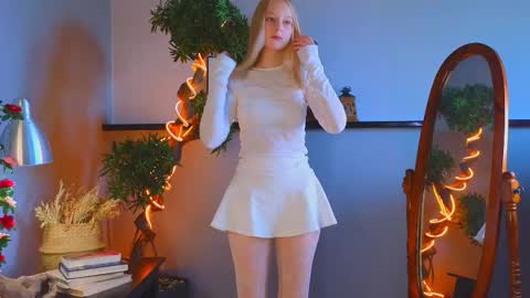 Kami online show from 10-22-25, 04:24