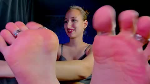 Snapshot of darcysiren chatting on 11-11-25, 11:54 Darcy Siren online show from 11-11-25, 11:54