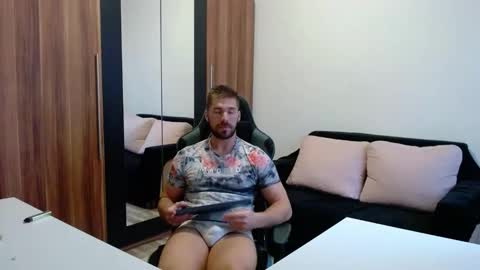 darius_94 online show from 09-28-25, 05:35