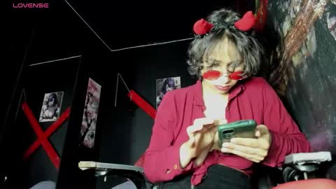 dark_doll5 online show from 11-02-25, 07:11