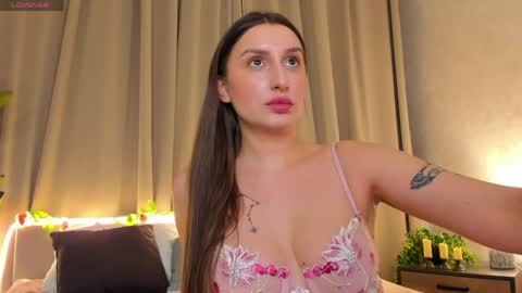 Snapshot of dark_jerry chatting on 04-08-26, 12:27 Celine online show from 04-08-26, 12:27