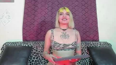 Snapshot of dark_laura6 chatting on 10-15-25, 12:33 dark_laura6 online show from 10-15-25, 12:33