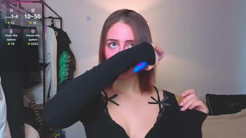 Snapshot of dark_project chatting on 11-19-25, 07:08 Emily online show from 11-19-25, 07:08