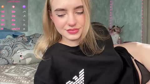 Snapshot of dark_side1213 chatting on 10-10-25, 06:23 Darkside online show from 10-10-25, 06:23