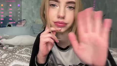 Snapshot of dark_side1213 chatting on 10-28-25, 08:18 Darkside online show from 10-28-25, 08:18