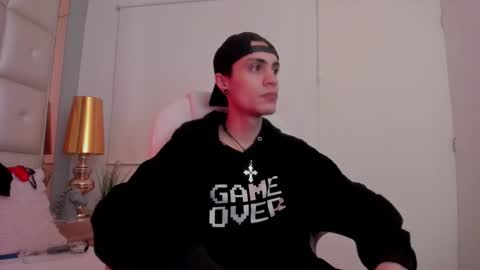 dark_sun333 online show from 10-22-25, 03:07