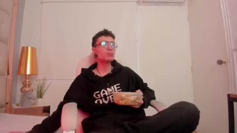 dark_sun333 online show from 11-09-25, 08:51