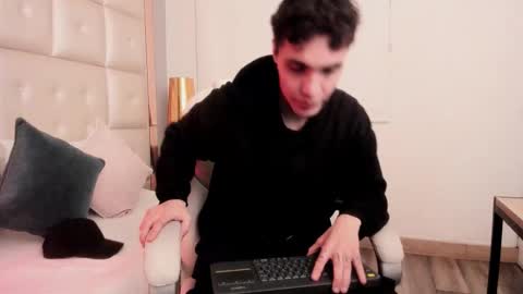 dark_sun333 online show from 01-11-26, 03:00