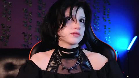 Snapshot of dark_vamp_ chatting on 01-18-25, 09:34 Vamp online show from 01-18-25, 09:34