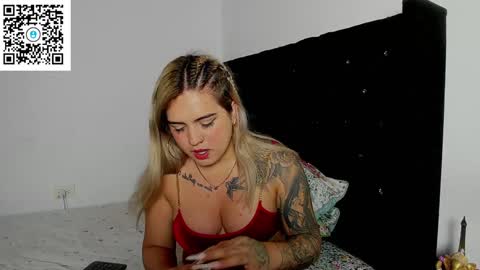Snapshot of darkangelsxx chatting on 01-04-25, 01:31 dannaxlove online show from 01-04-25, 01:31