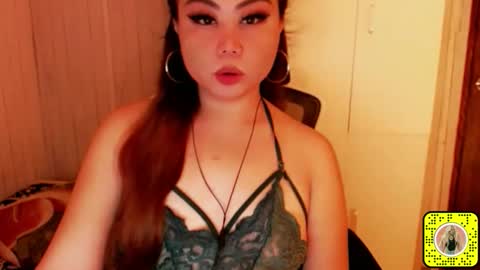 Snapshot of darkbirde chatting on 11-17-25, 05:52 Rose Dawson online show from 11-17-25, 05:52