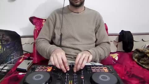 Snapshot of darkbud03 chatting on 11-07-25, 07:14 just a guy online show from 11-07-25, 07:14