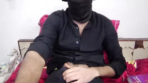 Snapshot of darkbud03 chatting on 11-24-25, 07:35 just a guy online show from 11-24-25, 07:35