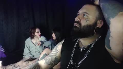 darkclothes online show from 10-14-25, 08:37