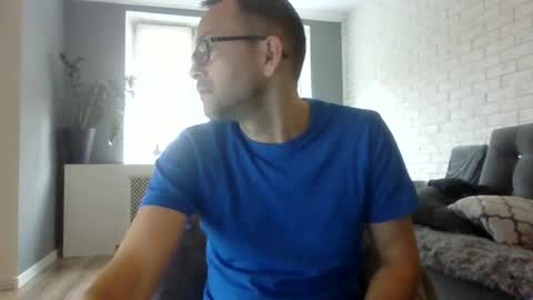 Snapshot of darkhaired34 chatting on 01-23-25, 08:25 darkhaired34 online show from 01-23-25, 08:25