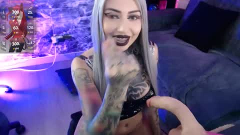 Snapshot of darkly_waxx chatting on 11-21-25, 07:23 New account. Help me reach 100 thumbs up online show from 11-21-25, 07:23