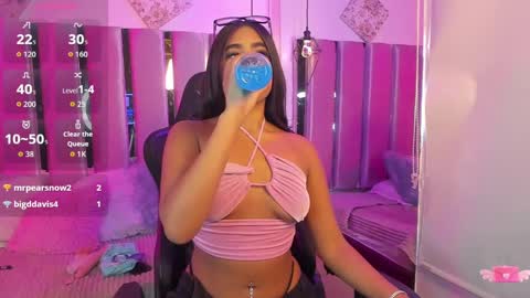 Darla santos  online show from 10-20-25, 07:47