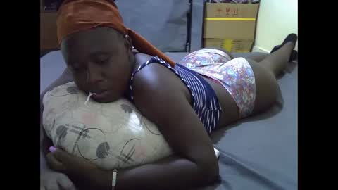 Snapshot of darling_ella chatting on 10-31-25, 08:32 darling_ella online show from 10-31-25, 08:32