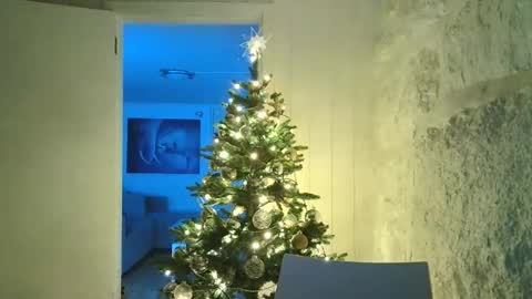 Snapshot of dartanjanas chatting on 12-30-24, 11:17 Dario online show from 12-30-24, 11:17