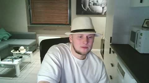 Snapshot of dartanjanas chatting on 10-31-25, 08:21 Dario online show from 10-31-25, 08:21