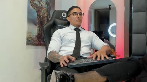 Snapshot of dash_bukoski chatting on 02-06-26, 01:25 Dash online show from 02-06-26, 01:25