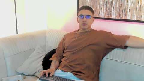 Snapshot of dash_bukoski chatting on 02-08-26, 01:14 Dash online show from 02-08-26, 01:14