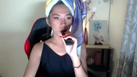 Snapshot of daveboyyy chatting on 10-08-25, 11:52 Scarlet thesexiest online show from 10-08-25, 11:52