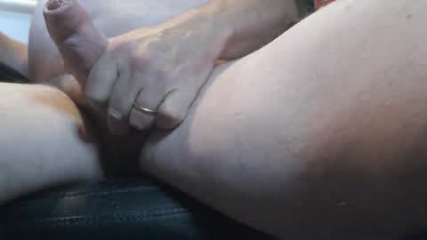 Snapshot of davedevine4 chatting on 09-08-25, 05:12 Dave Devine online show from 09-08-25, 05:12