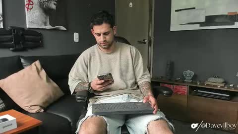 Daves online show from 11-24-25, 04:51