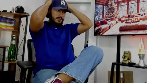 Hey im David that loves to explore and speak their fantasies. Very open talktative and nice. Feel free to chat with me online show from 12-16-24, 01:10