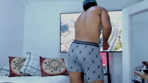 Hey im David that loves to explore and speak their fantasies. Very open talktative and nice. Feel free to chat with me online show from 02-06-26, 01:32