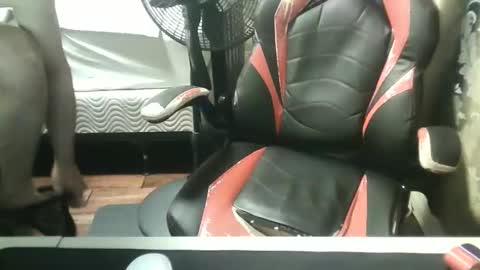 Snapshot of davidisbleh chatting on 11-17-25, 09:48 davidisbleh online show from 11-17-25, 09:48