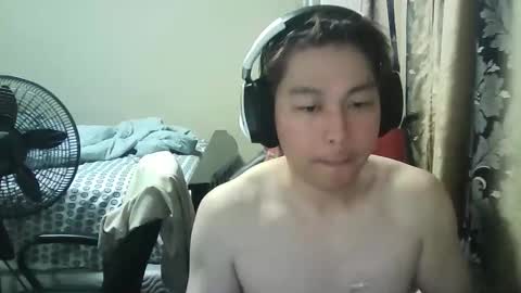 Snapshot of davidisbleh chatting on 11-23-25, 08:03 davidisbleh online show from 11-23-25, 08:03