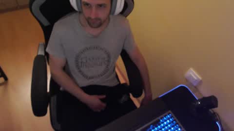 Snapshot of davidoventt chatting on 02-26-25, 05:28 davidoventt online show from 02-26-25, 05:28