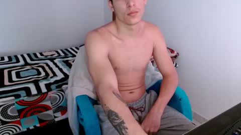 Snapshot of davidsalazar33 chatting on 10-19-25, 01:56 davidsalazar33 online show from 10-19-25, 01:56