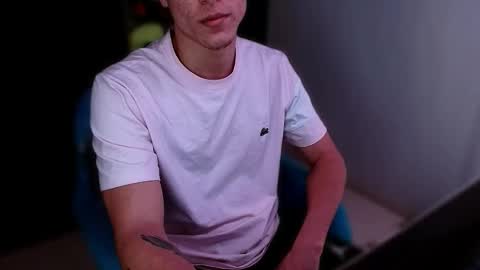 Snapshot of davidsalazar33 chatting on 11-13-25, 05:50 davidsalazar33 online show from 11-13-25, 05:50