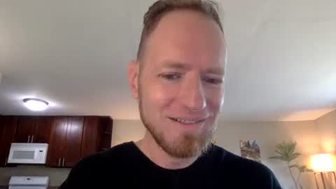 Snapshot of davidwilcox1982 chatting on 10-12-25, 06:29 Dave online show from 10-12-25, 06:29