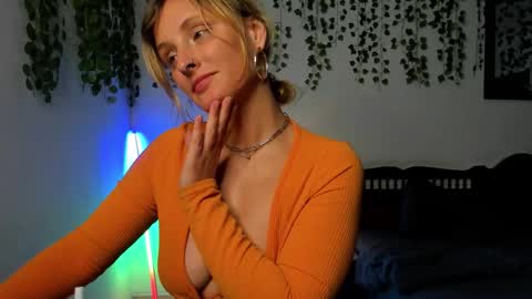Snapshot of dayna_sunset chatting on 10-16-25, 03:57 dayna_sunset online show from 10-16-25, 03:57