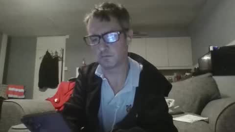 Snapshot of dazzill chatting on 12-17-25, 06:47 Dazzill online show from 12-17-25, 06:47