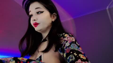 Snapshot of dazzl1ngfire chatting on 10-13-25, 04:45 Natsumi online show from 10-13-25, 04:45