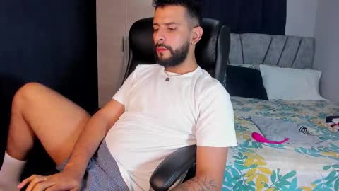 Snapshot of dcollins_ chatting on 10-25-25, 04:20 dcollins_ online show from 10-25-25, 04:20