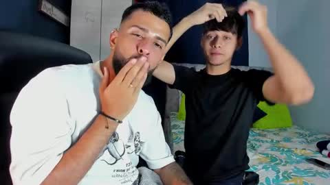 Snapshot of dcollins_ chatting on 11-09-25, 11:03 dcollins_ online show from 11-09-25, 11:03