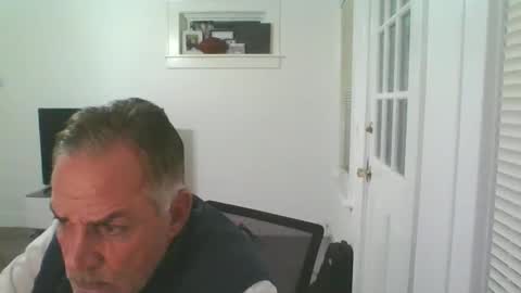 Snapshot of deano2nyc chatting on 01-01-25, 05:11 Deano DILF online show from 01-01-25, 05:11